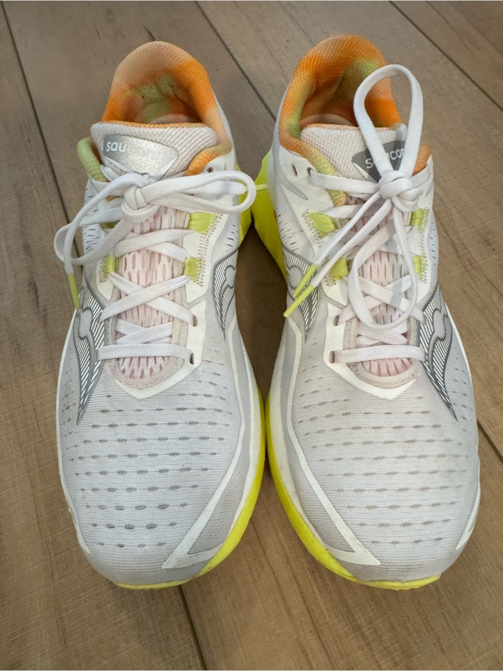 “Saucony Endorphin Speed 4 Women’s 9.5 Running Shoes White Neon S10940-30”.